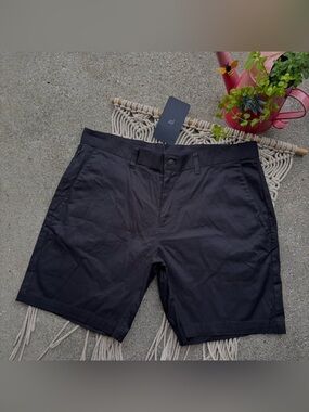 NWT Men’s Black Fabletics Athletic Shorts Size 35